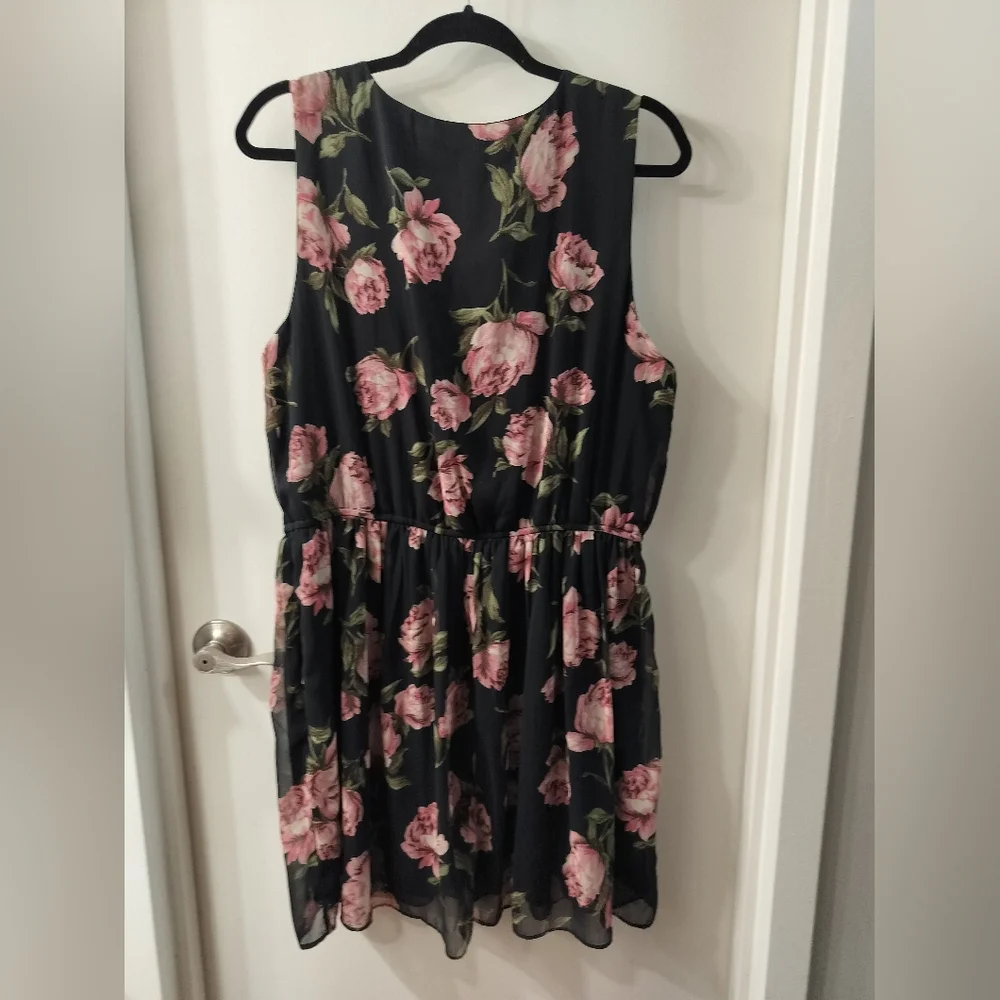 Beautiful Floral Dress - Picture 2 of 3
